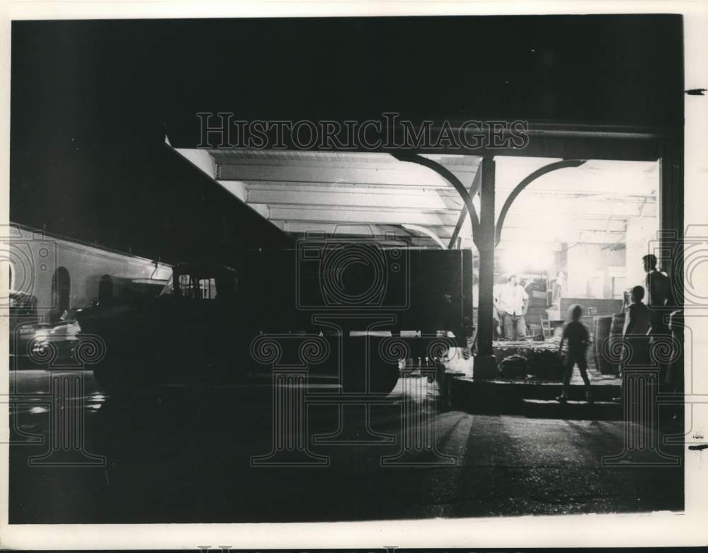 1962 Press Photo Delivery truck at loading dock at the French Market - not05716- Historic Images