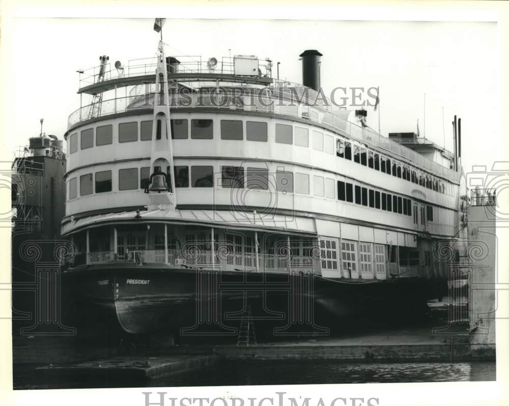 1995 Press Photo The President at Trinity Shipyard repair area Industrial Canal