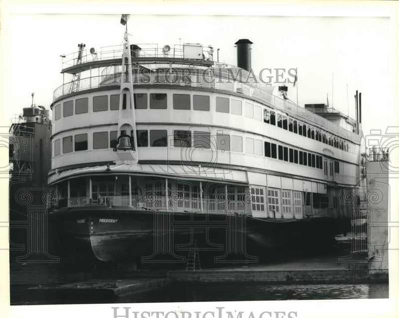 Load image into Gallery viewer, 1995 Press Photo The President at Trinity Shipyard repair area Industrial Canal

