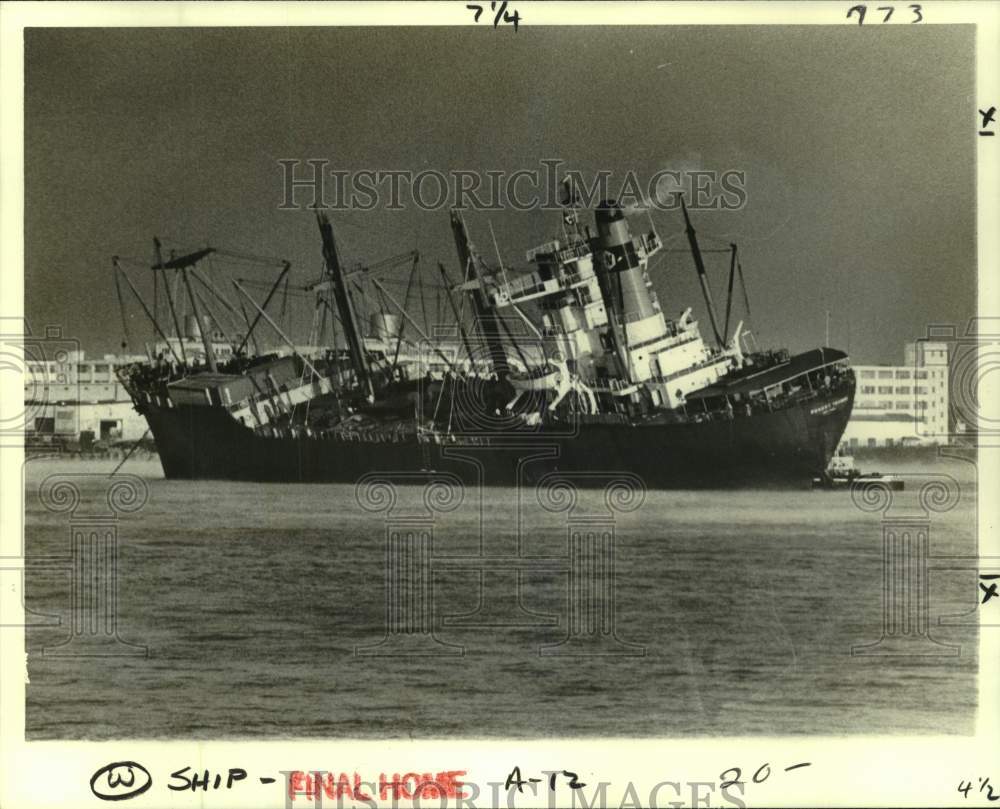 1978 Press Photo The Robert Toombs cargo ship moving to Todd Shipyards, Algiers- Historic Images