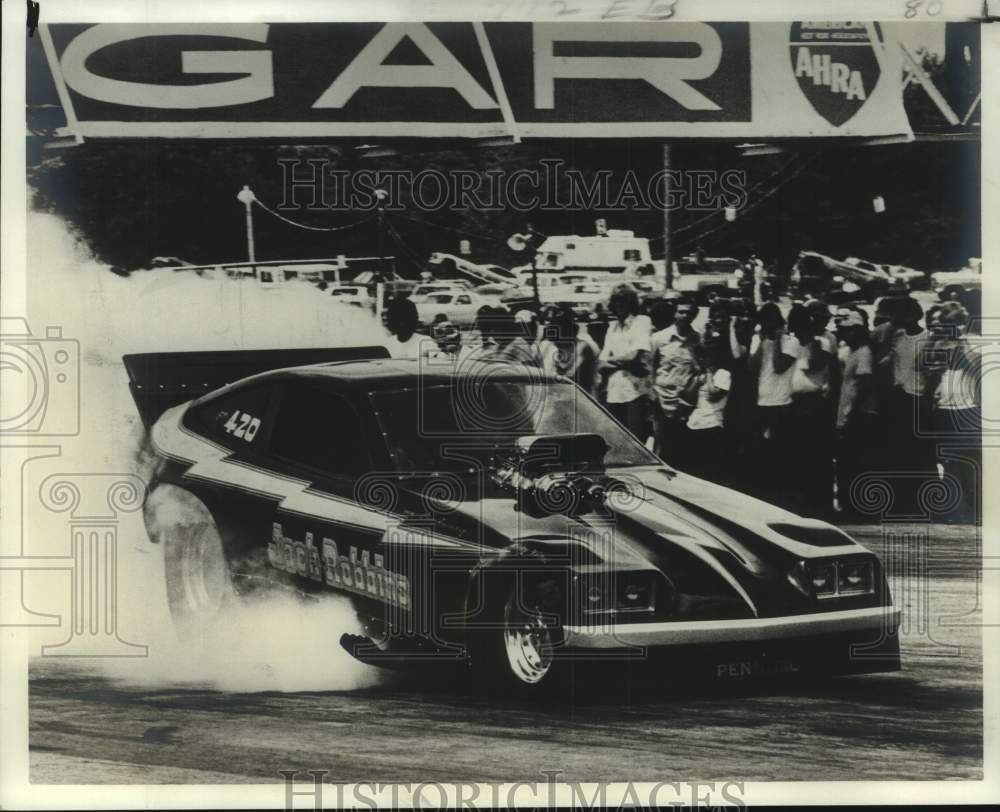 1978 Press Photo Jackie Robbins abord his &quot;Black Cat&quot; at LaPlace Dragway- Historic Images