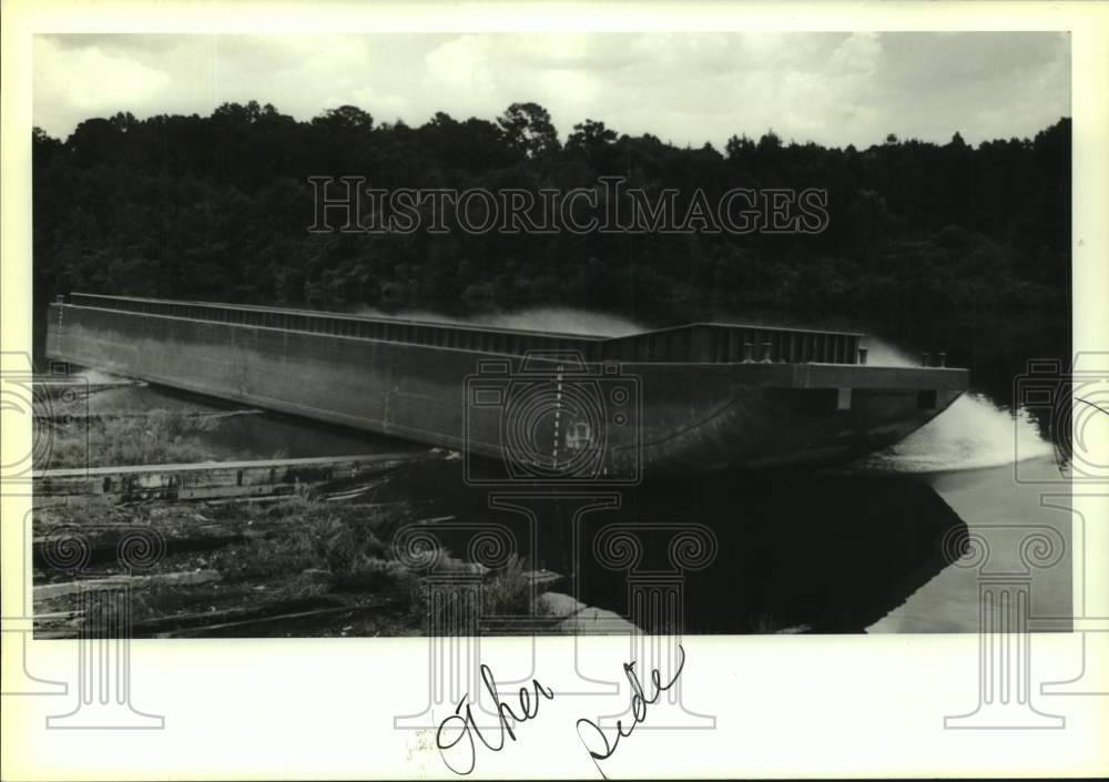 Press Photo Photo taken by John &quot;Pizzie&quot; Romano, huge barge - not07042- Historic Images