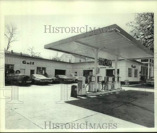 1977 Press Photo Empty Gulf service station - not07069- Historic Images