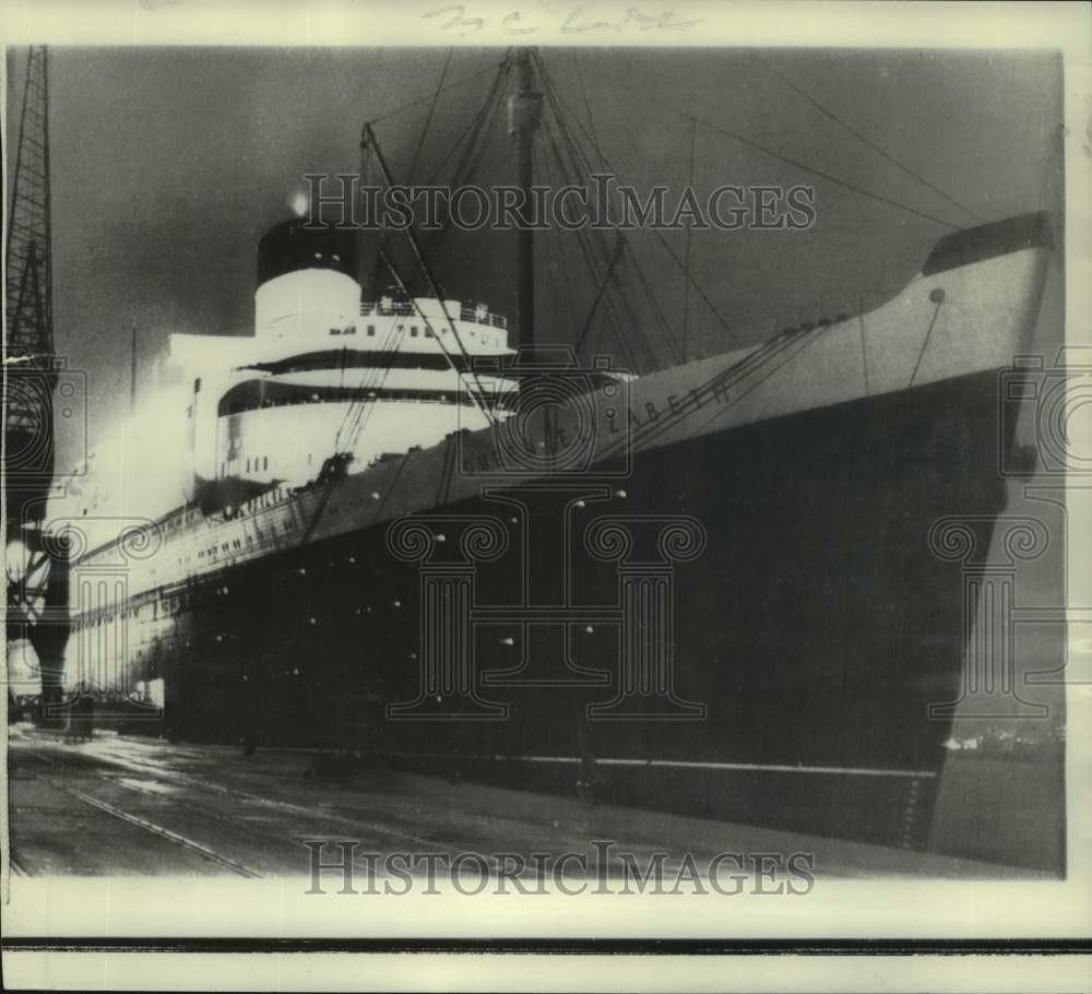 1968 Press Photo Queen Elizabeth rests at Southampton, England berth.