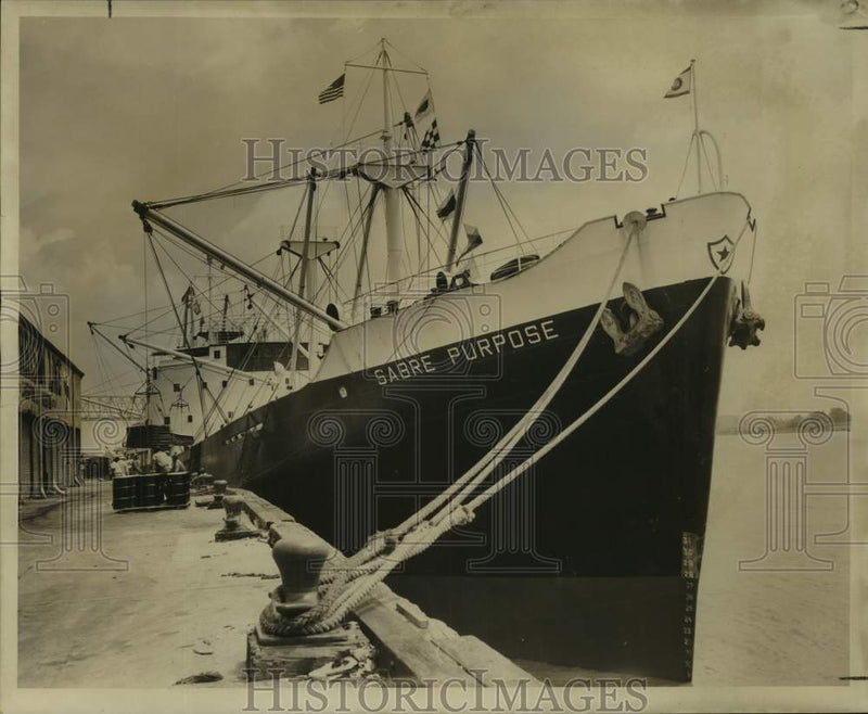 Load image into Gallery viewer, 1961 Press Photo SS Sabre Purpose docked at Market Street Wharf - not07120
