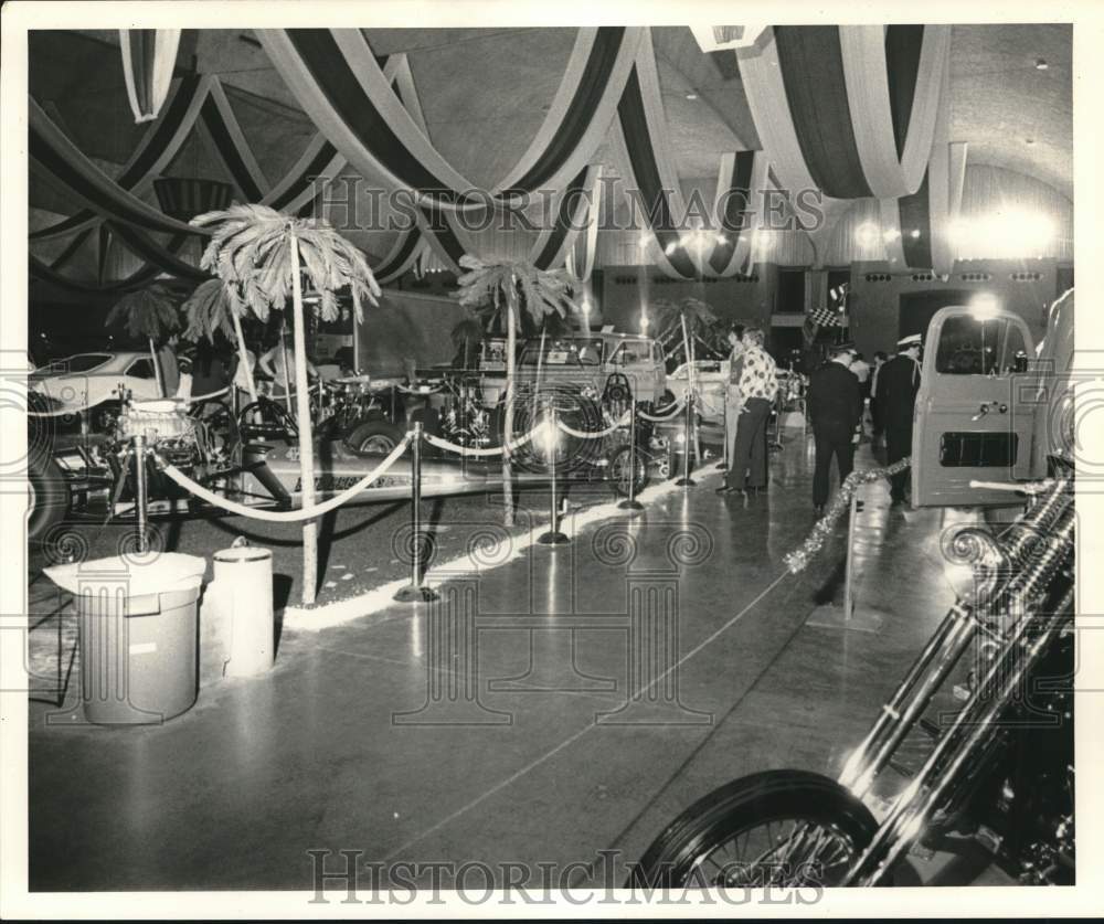 1974 Press Photo World of Wheels, Custom Car Show in progress - not07301
