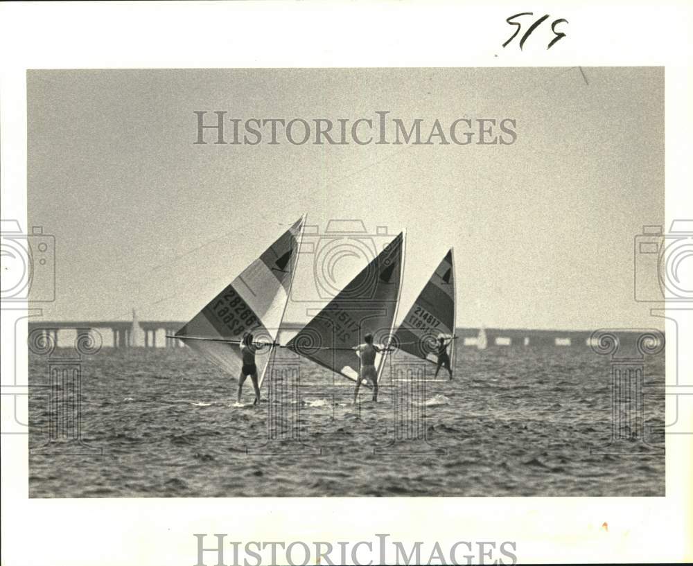 1982 Press Photo Wind-surfers do some sailing on Lake Pontchartrain- Historic Images