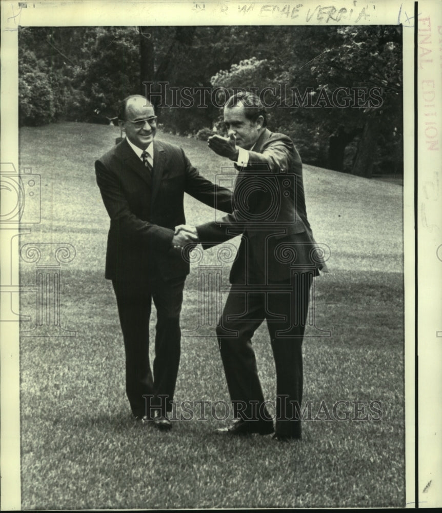 1972 Press Photo President Nixon shakes hands with Mexico&#39;s President Echeverria