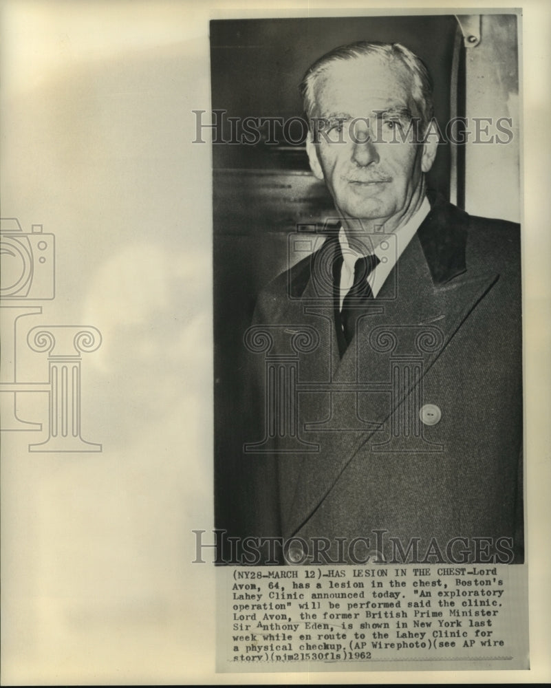 1962 Press Photo Lord Avon in Lahey Clinic with lesion in chest - now00025