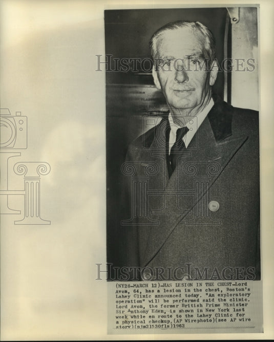 1962 Press Photo Lord Avon in Lahey Clinic with lesion in chest - now00025