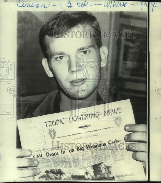 1970 Press Photo Specialist Fitzpatrick holds copy of "Tropic Lighting News."