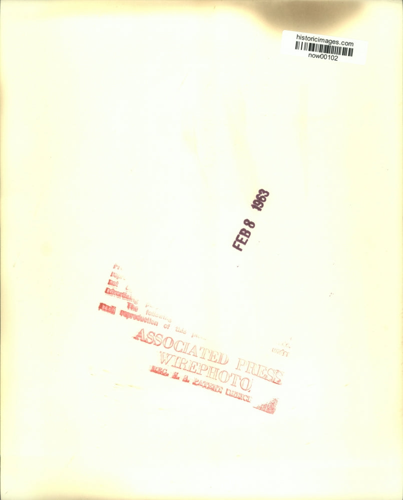 1963 Press Photo Queen Elizabeth II with guard commander Riddell in New Zealand