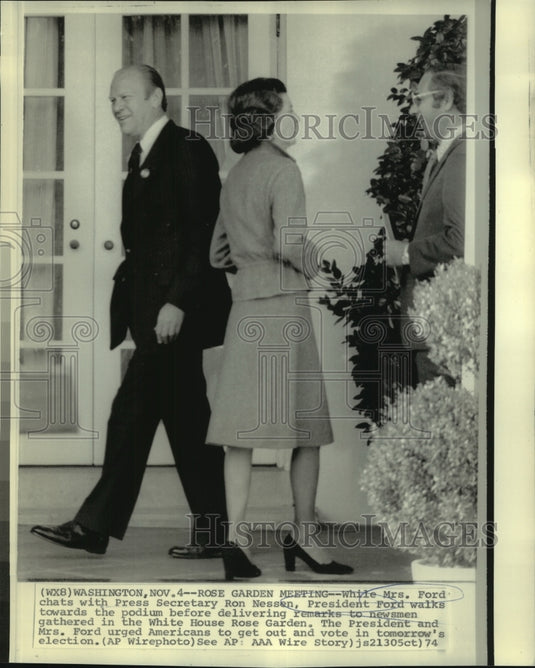 1974 Press Photo President & Mrs. Ford with another in White House Rose Garden