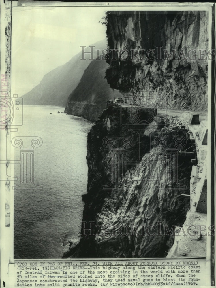 1969 Press Photo Dramatic drive along eastern Pacific coast of Central Taiwan