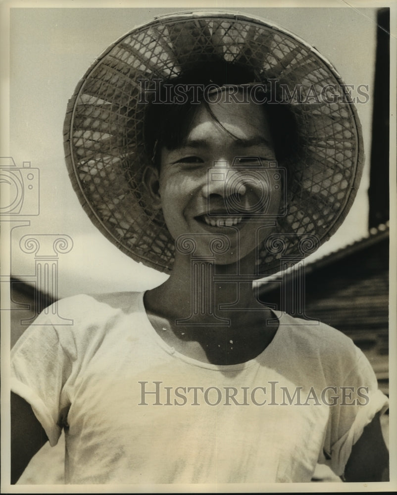 1957 Press Photo Typical Chinese worker at Keelung Yards. - now00248