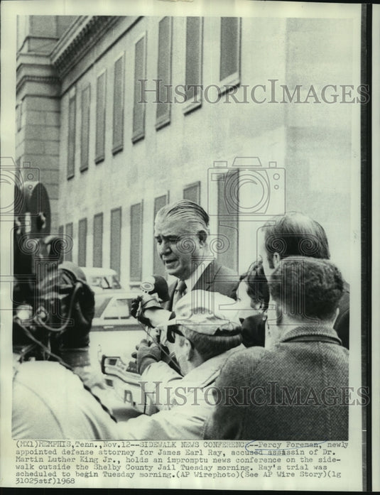 1968 Press Photo Percy Foreman, defense attorney for James Earl Ray with newsmen