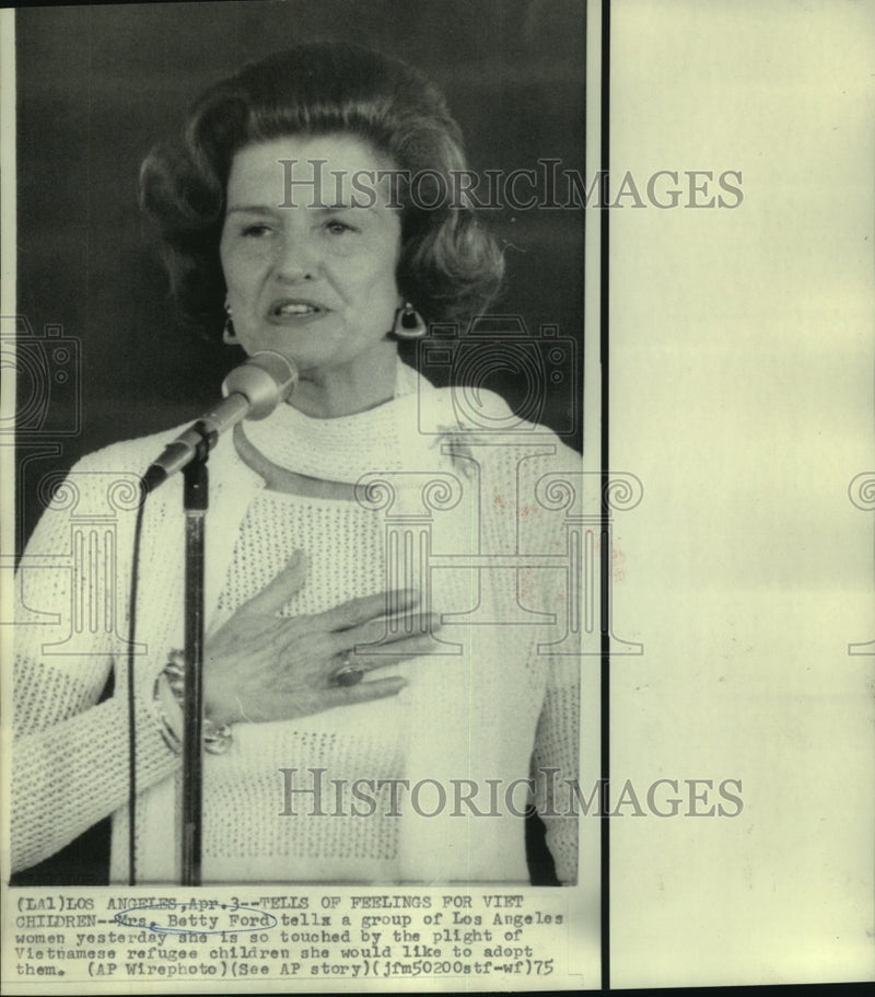 Load image into Gallery viewer, 1975 Press Photo Mrs. Betty Ford tells of her feelings for Vietnamese children
