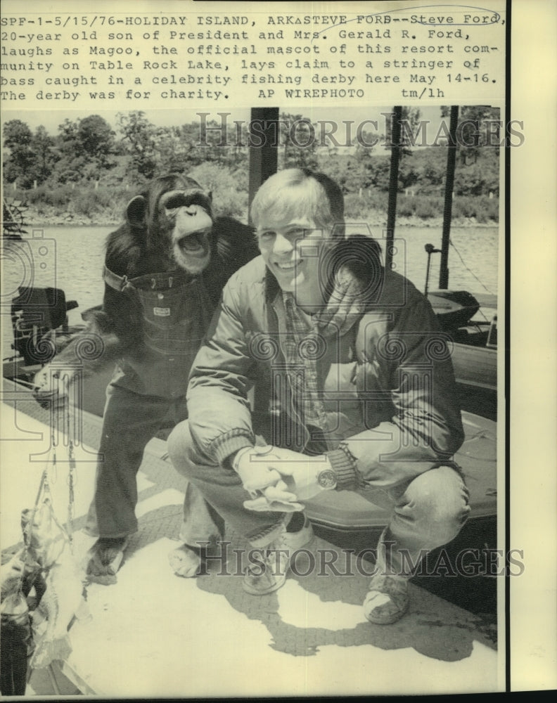 Load image into Gallery viewer, 1976 Press Photo Steve Ford, son of President &amp; Mrs. Ford, at AR fishing derby

