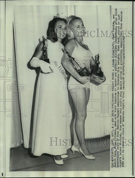 1968 Press Photo Linda Fitts & Judith Ford pose with their trophies - now00338
