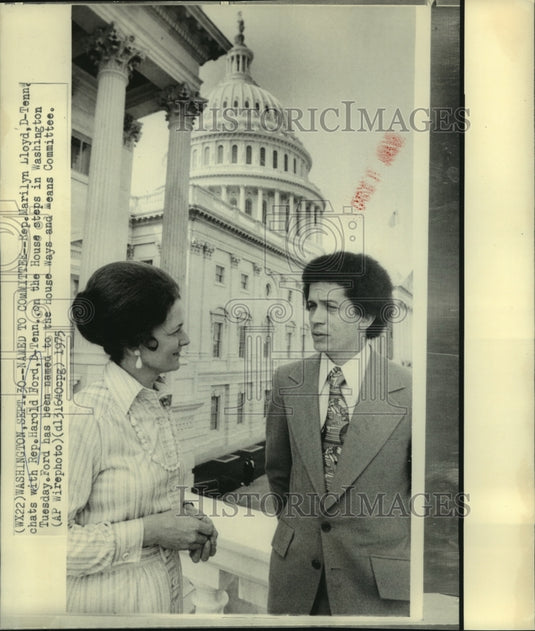 1975 Press Photo Rep. Lloyd & Rep. Harold Ford chat on the House steps.