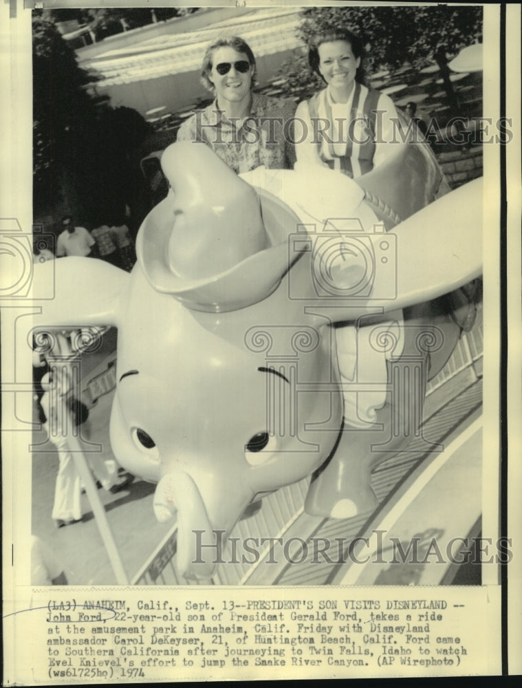 Load image into Gallery viewer, 1974 Press Photo President Ford's son John &amp; Carol DeKeyser on a Disneyland ride
