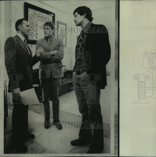 1975 Press Photo Jack Ford with friends in state capitol building in Boise, ID