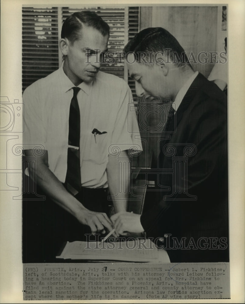 1962 Press Photo Robert Finkbine & attorney Leibow discuss Superior Court appeal