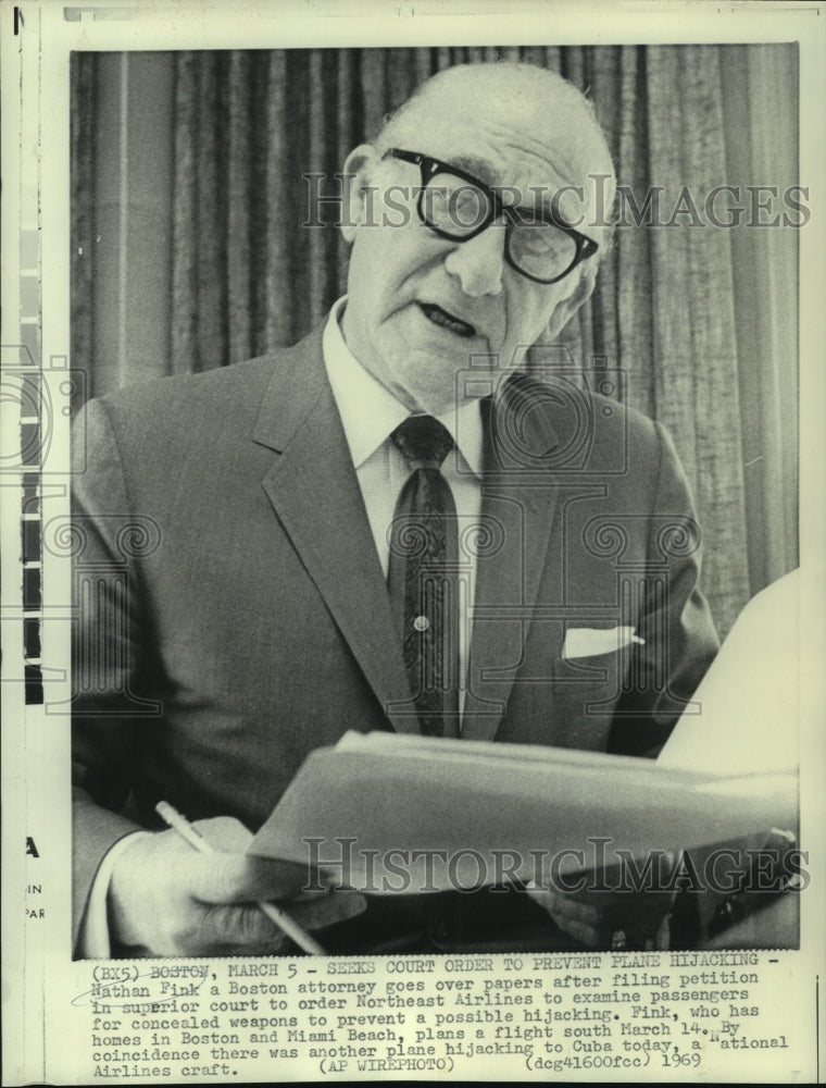 Load image into Gallery viewer, 1969 Press Photo Nathan Fink seeks court order to prevent plane hijacking
