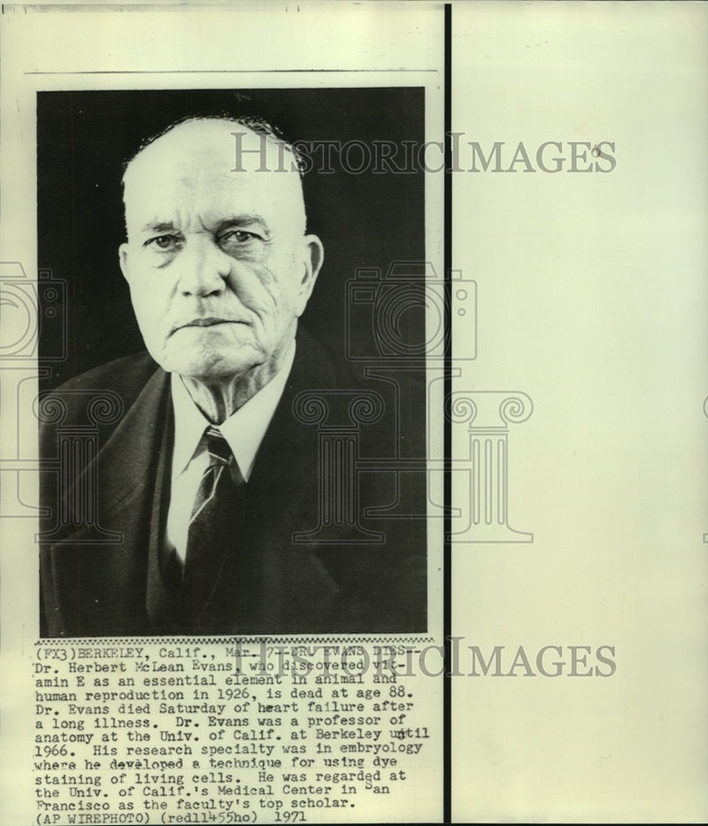 Load image into Gallery viewer, 1971 Press Photo Dr. Herbert Evans, discovered Vitamin E as essential element

