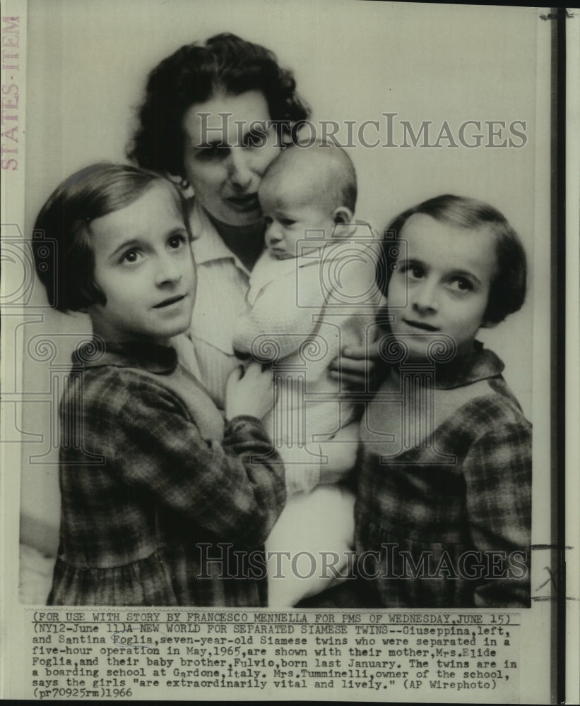 1966 Press Photo Foglia Siamese twins with their mother and brother, Fulvio.