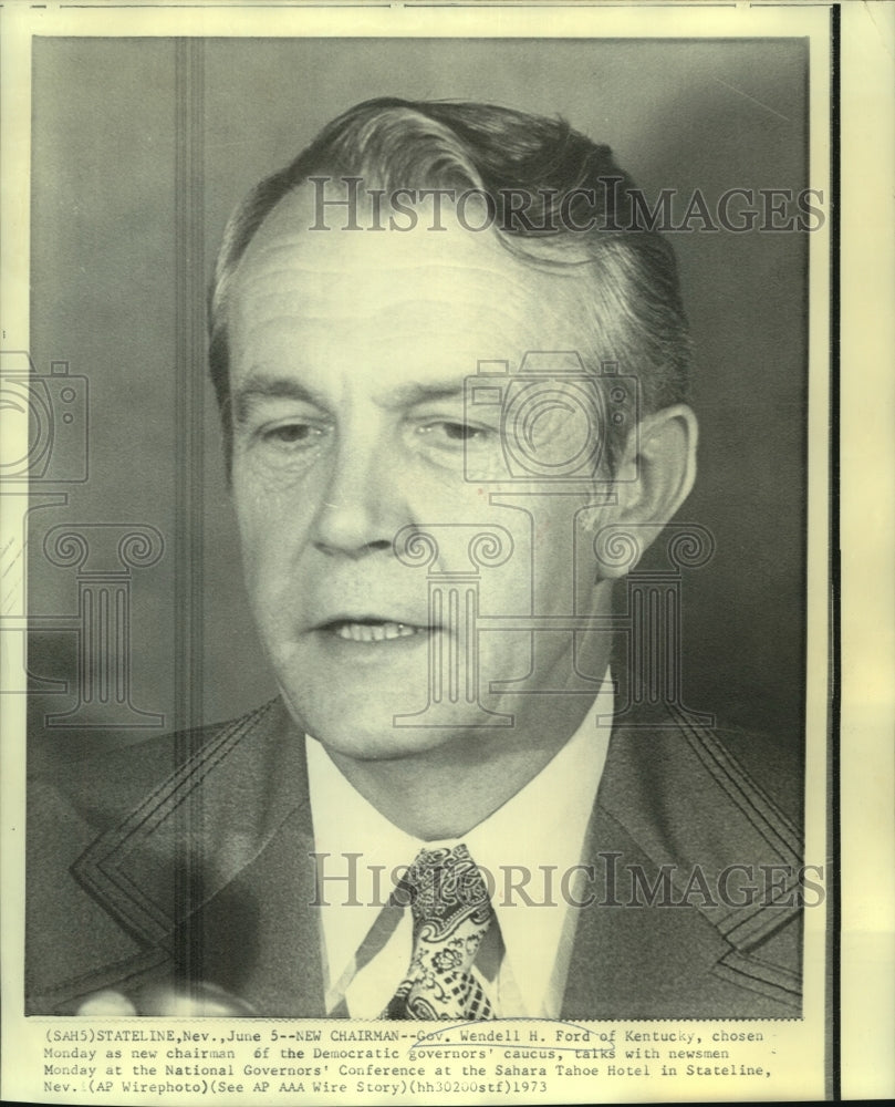 1973 Press Photo Gov. Wendell Ford with newsmen at Governors' Conference