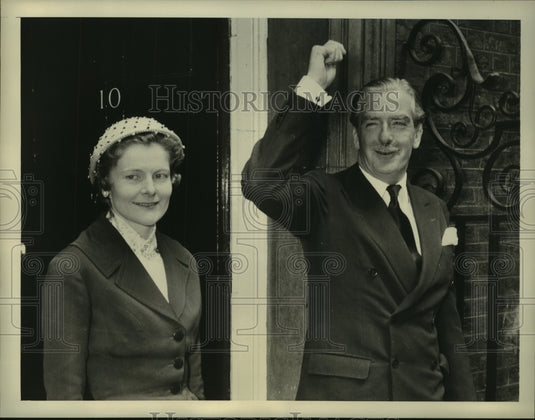 1955 Press Photo Prime Minister Eden & wife at door of 10 Downing Street