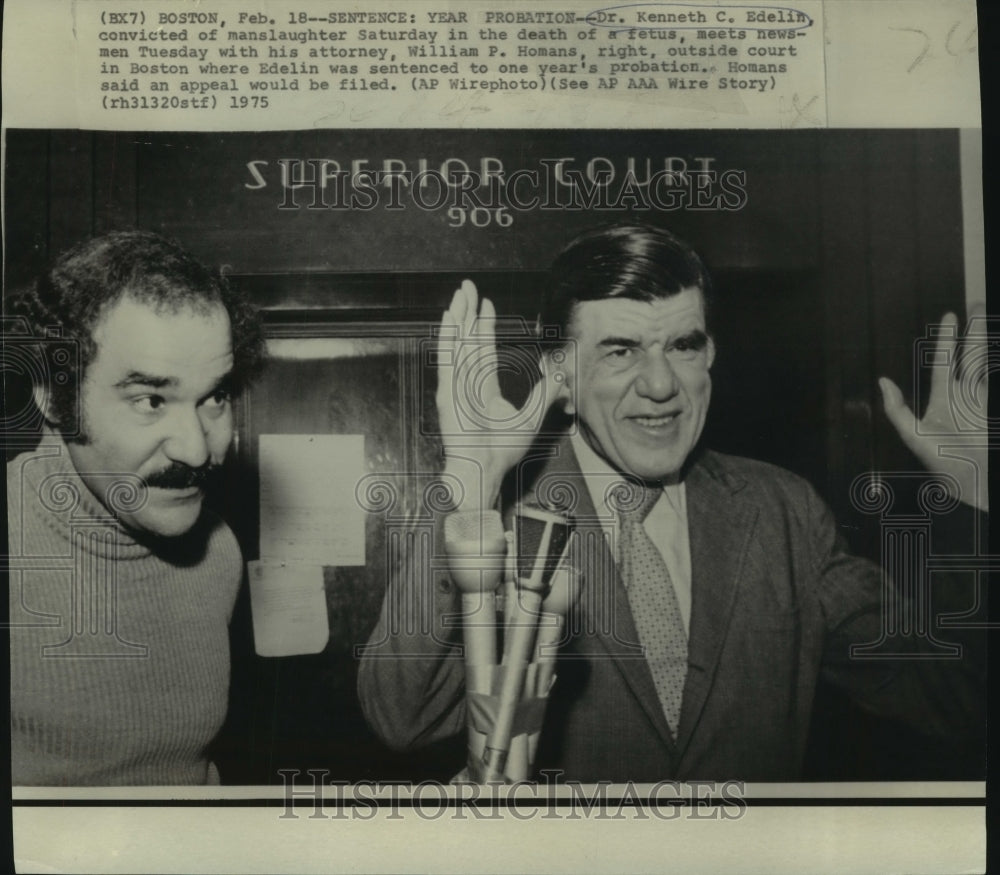 1975 Press Photo Dr. Kenneth Edelin & attorney outside Boston's Superior Court