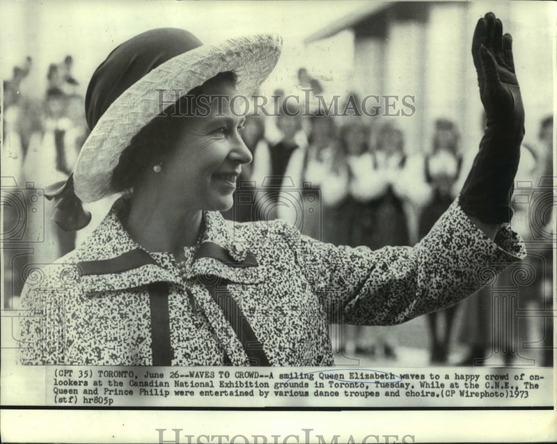 Load image into Gallery viewer, 1973 Press Photo Queen Elizabeth II waves Canadian National Exhibit crowds
