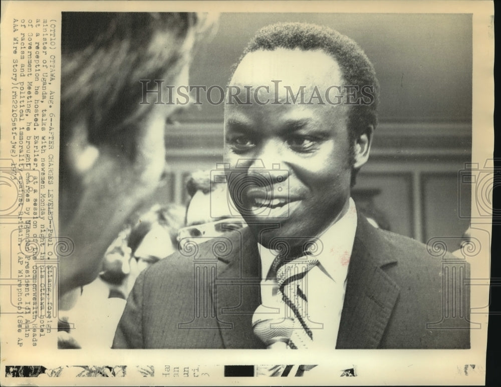 1973 Press Photo Paul O. Etiang, foreign minister of Uganda talk with newsmen