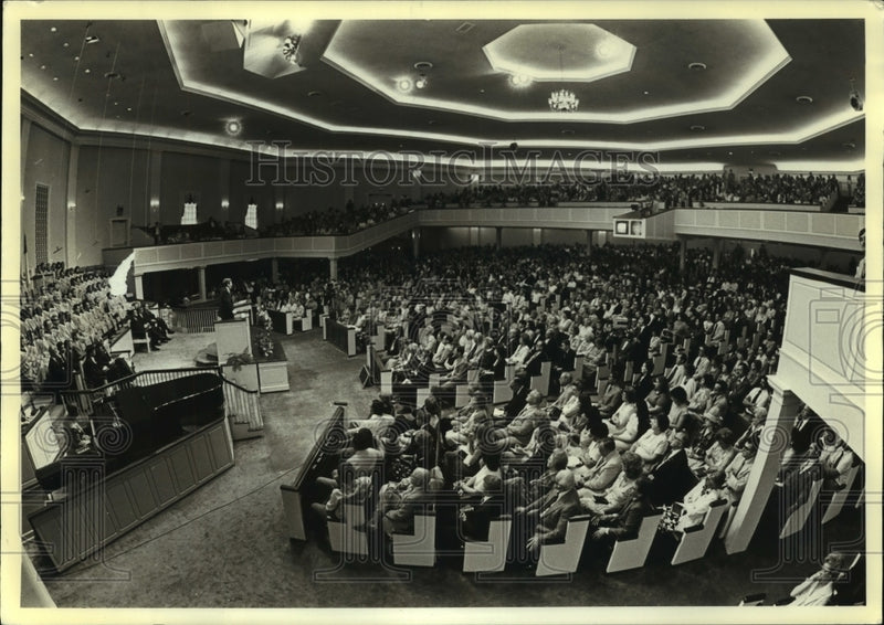 Load image into Gallery viewer, 1981 Press Photo Reverend Jerry Falwell sermonizes to his flock via TV stations.
