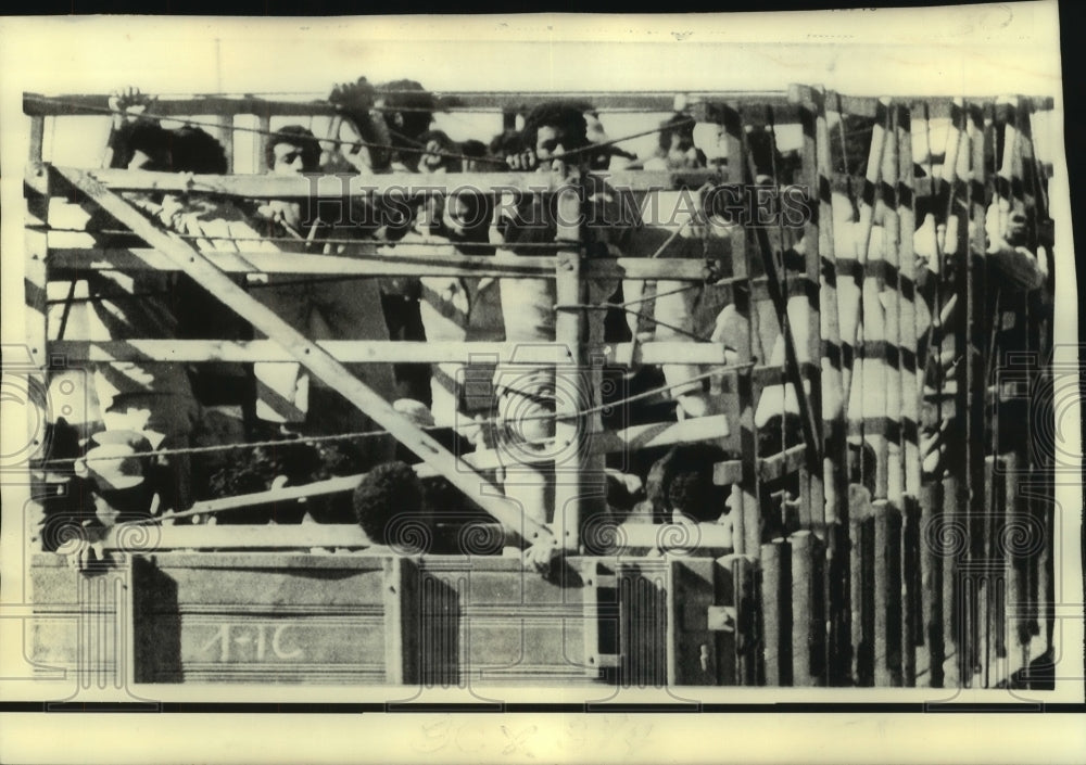 Press Photo Egyptian POWs in barred &amp; roped truck on Suez-Cairo Highway.