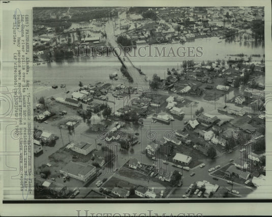 1967 Press Photo Flooding Chena River in Fairbanks, Alaska - now00876