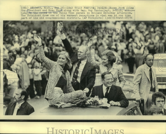 1976 Press Photo Susan with President & Mrs. Ford at Holland's Tulip Time parade