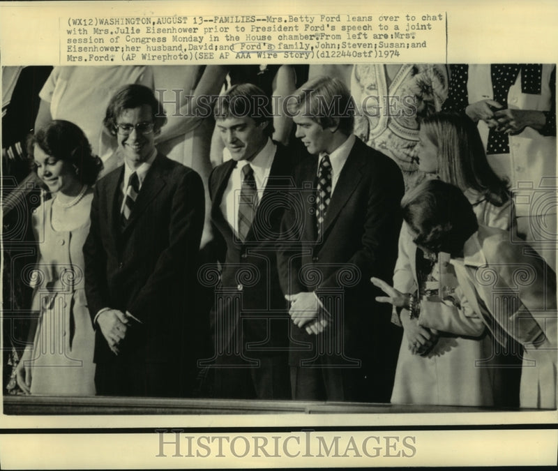 Load image into Gallery viewer, 1974 Press Photo The Eisenhowers &amp; The Fords prior to President Ford's speech
