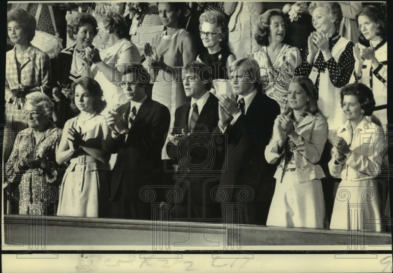 Load image into Gallery viewer, 1974 Press Photo Family &amp; guests applaud President Gerald Ford in House Chamber
