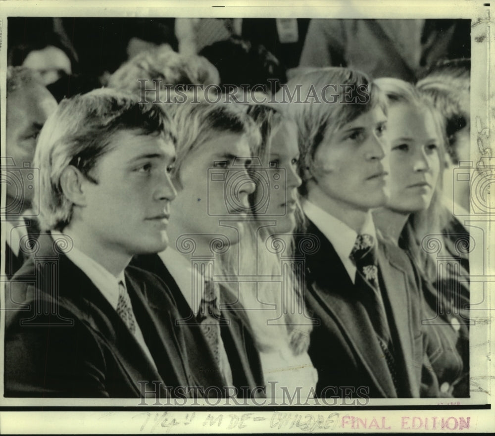 1974 Press Photo Members of President Ford&#39;s family in East Room of White House