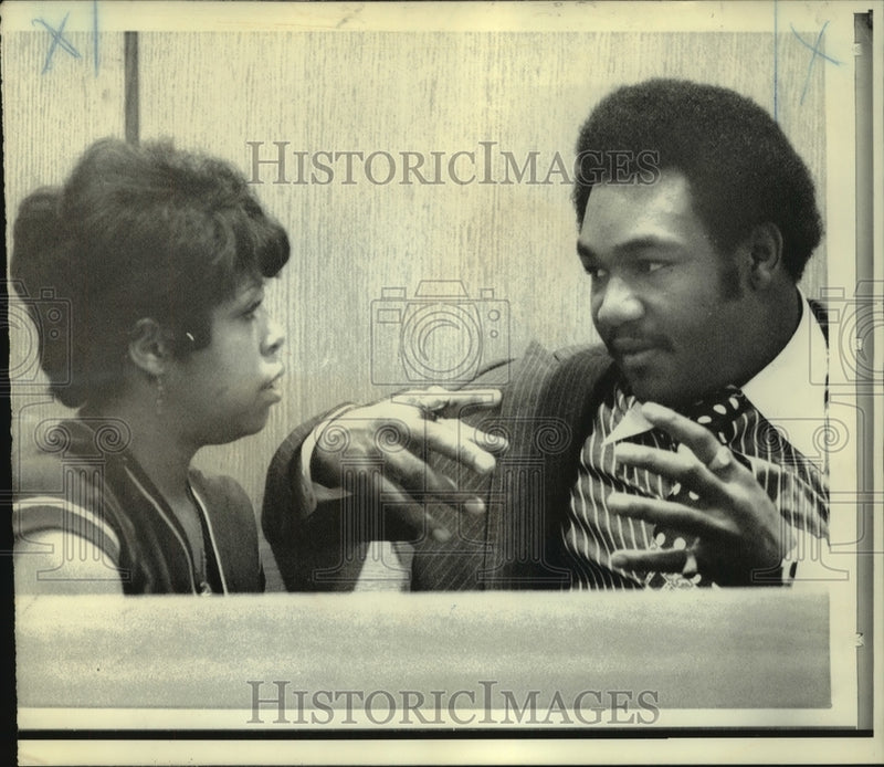 Load image into Gallery viewer, 1974 Press Photo George &amp; Adrienne Foreman in Domestic Relations Court
