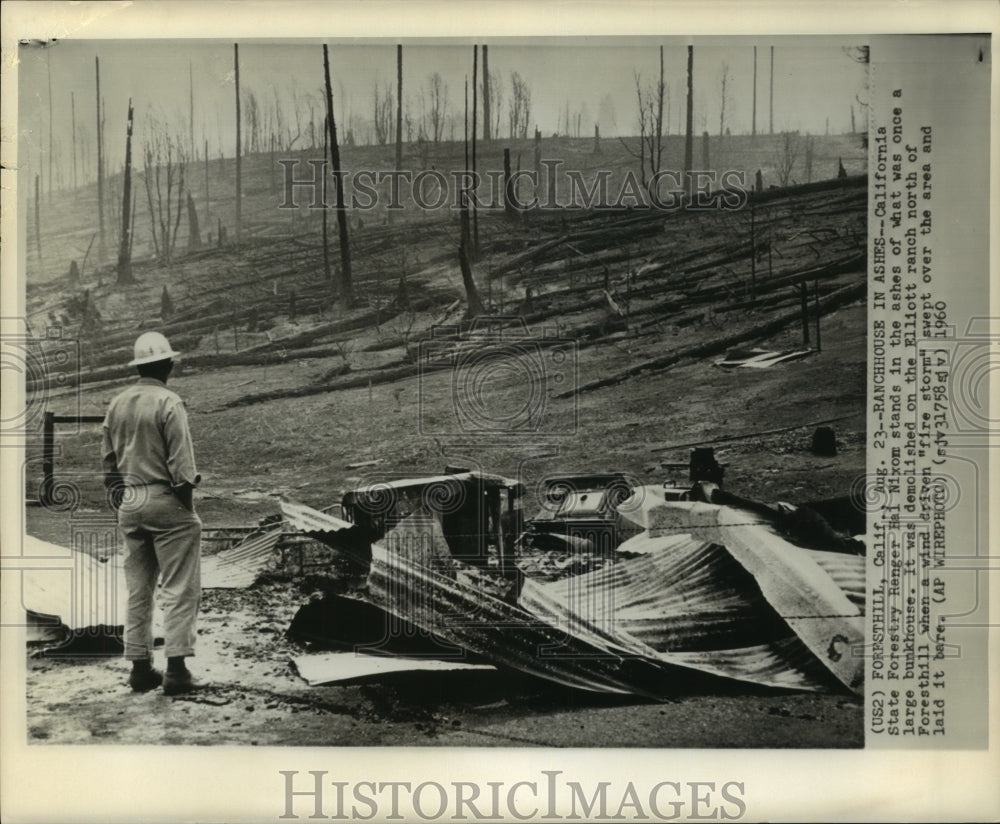 1960 Press Photo Hal Nixom stands in ashes of bunkhouse in Foresthill