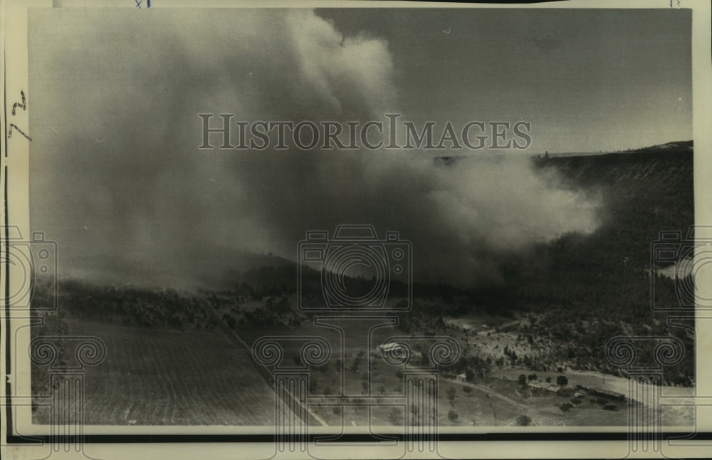 1967 Press Photo Forest fire near Dalles, Oregon consumes 7,000 acres