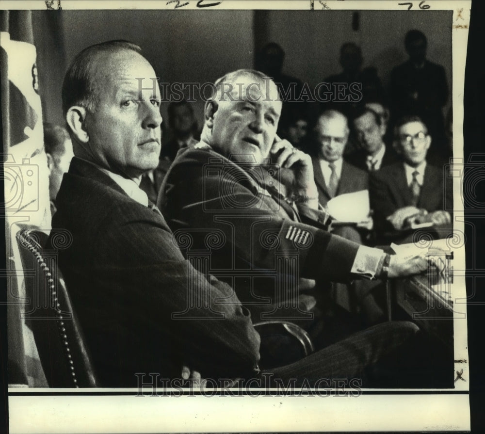 1973 Press Photo Army Secretary Robert Forehlke & others at the Pentagon