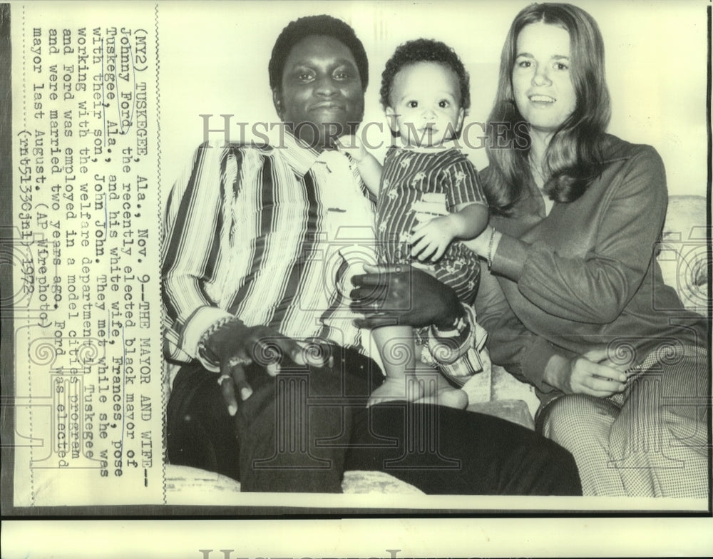 1972 Press Photo Johnny Ford, Tuskegee, Alabama mayor and family - now01123- Historic Images