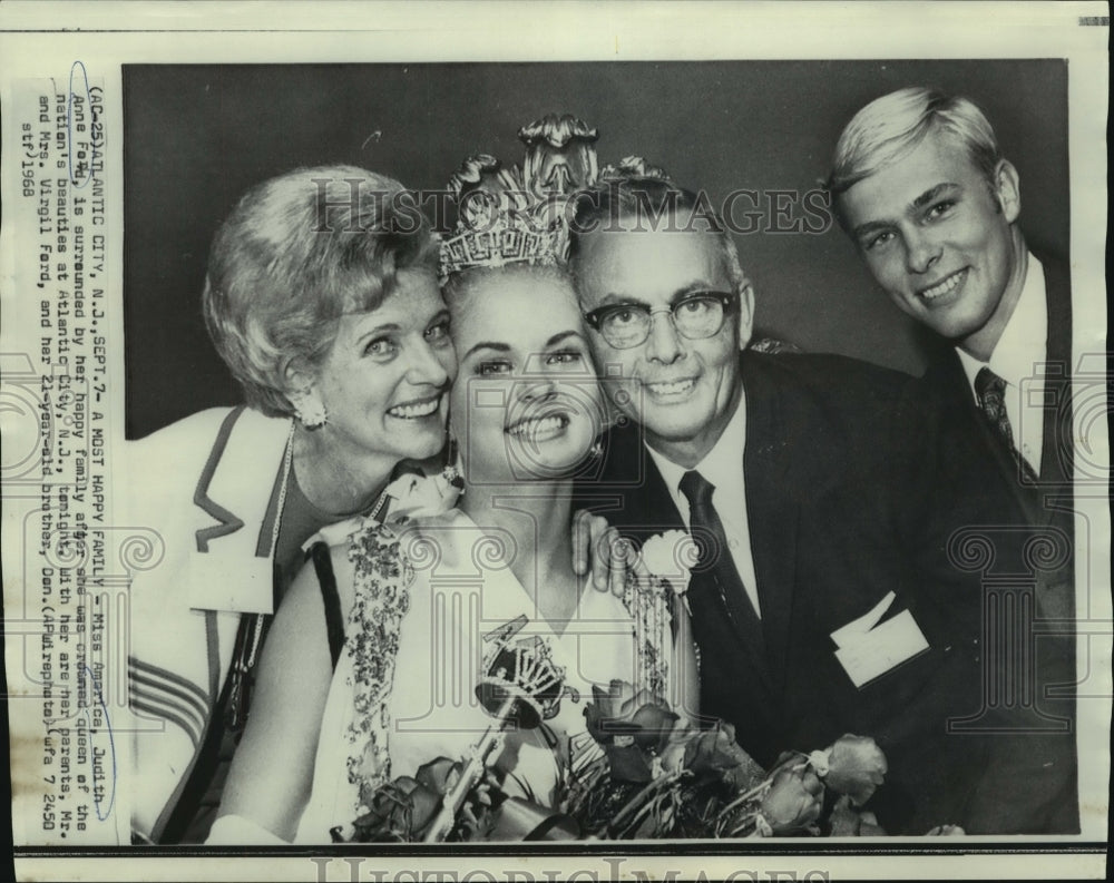 1968 Press Photo Judith Anne Ford, Miss America with her family - now01125