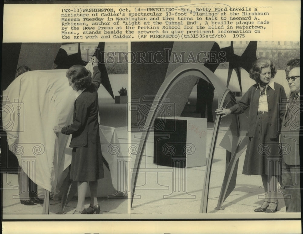 1975 Press Photo Mrs. Betty Ford at Hirshhorn Museum dedication - now01190