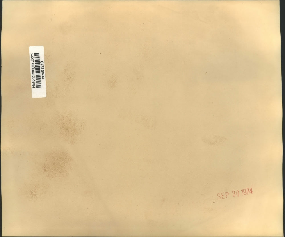 1974 Press Photo First Lady Betty Ford gets hug from daughter Susan at Bethesda